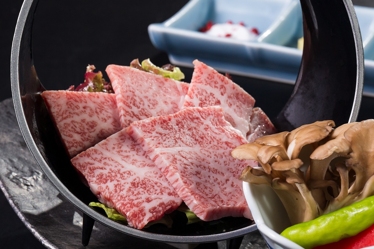 Akita Nishiki beef grilled on ceramic plate