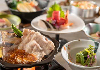 Kushiyaki and hot pot dishes at a hearth kaiseki restaurant originating from northern Akita