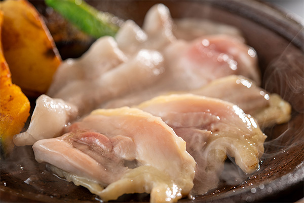 品尝用时令食材烹制的汤濑，以及北秋田的当地美食--鬼丹婆火锅！