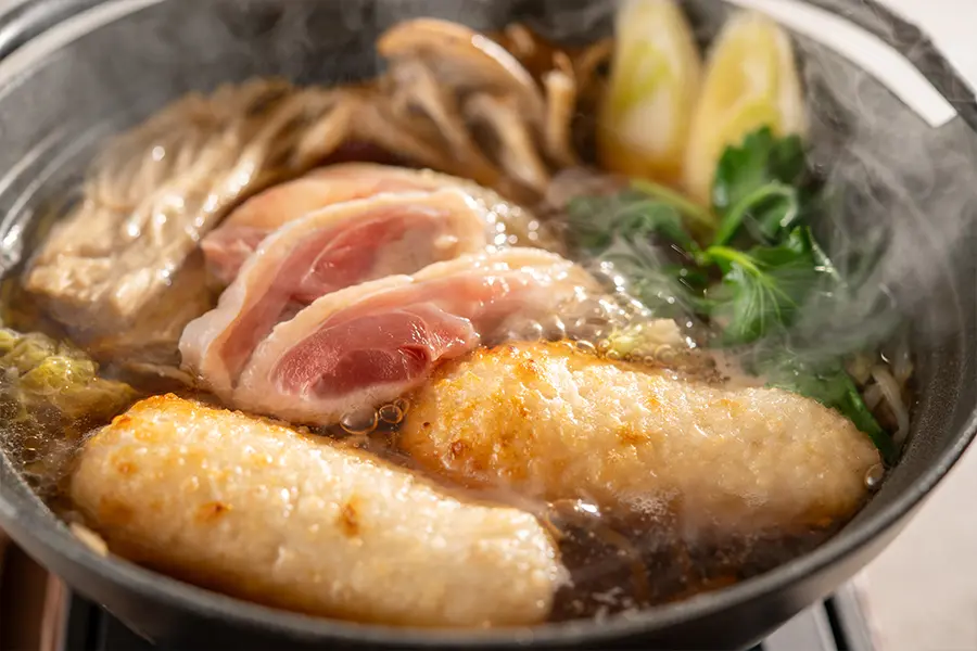【季節の会席・秋】牛・豚・鶏3種の陶板焼きと北秋田の郷土料理“きりたんぽ鍋”で秋田を満喫！