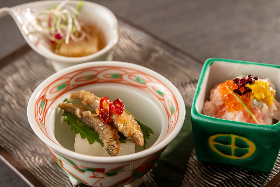 【特別会席・囲炉裏・冬】伊勢海老やズワイガニ、秋田錦牛など豪華食材を囲炉裏で楽しむ
