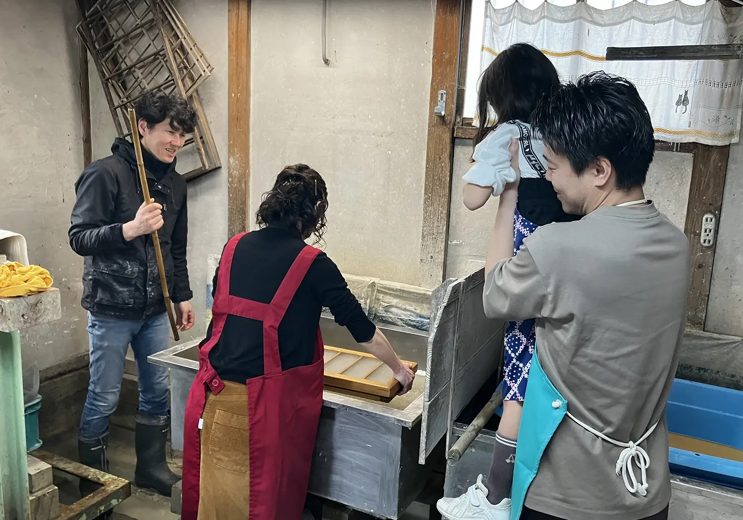 兵庫県伝統工芸品 名塩和紙の紙漉き体験