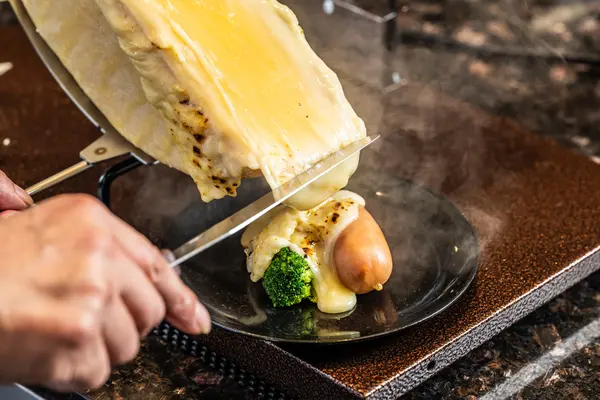 とろける濃厚ラクレットチーズを阿蘇の食材とともに