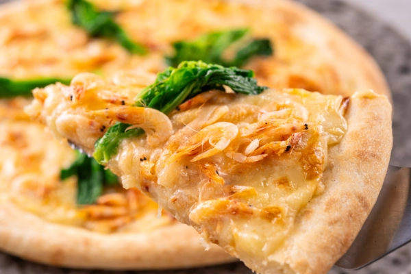 Sakura shrimp and rape blossom pizza