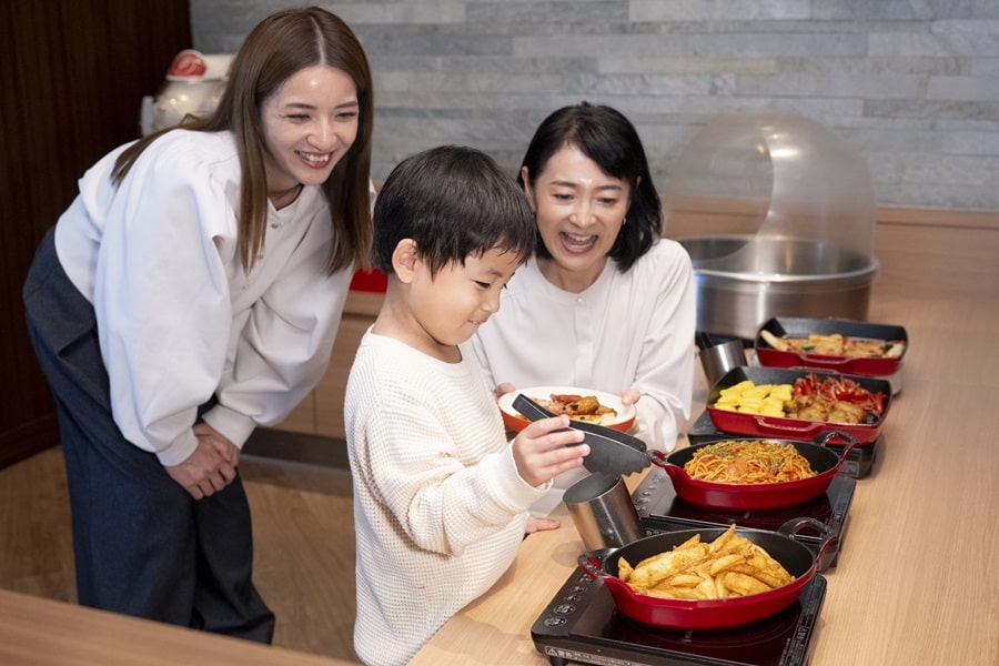 お子様の身長に合わせたお料理台