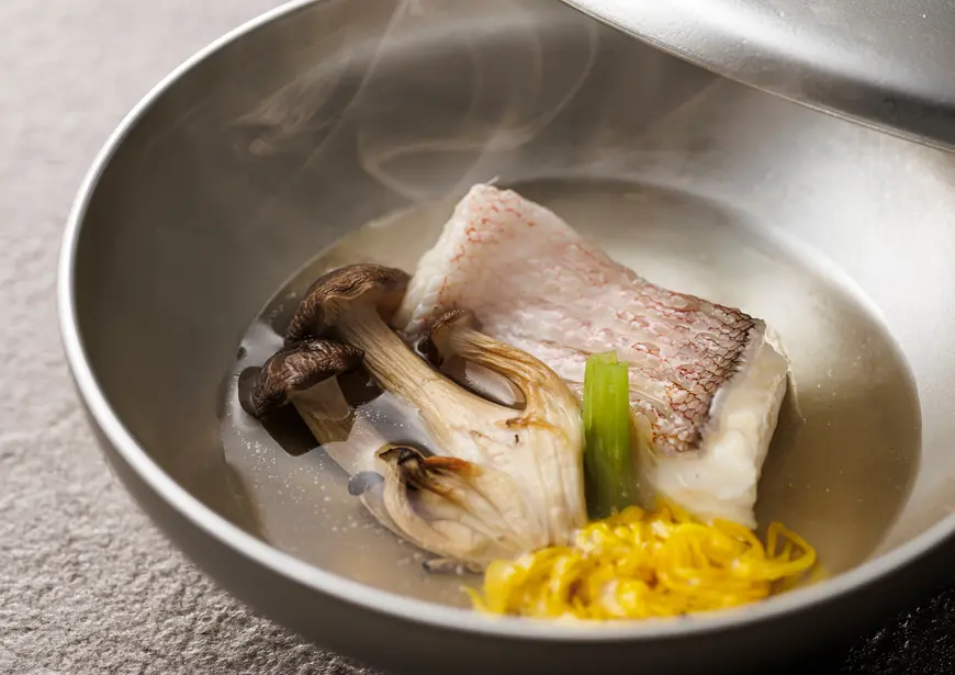 【特製懷石料理套餐】品嚐海山饋贈的特製懷石料理套餐——時令龍蝦與日本黑毛牛肉盛宴——