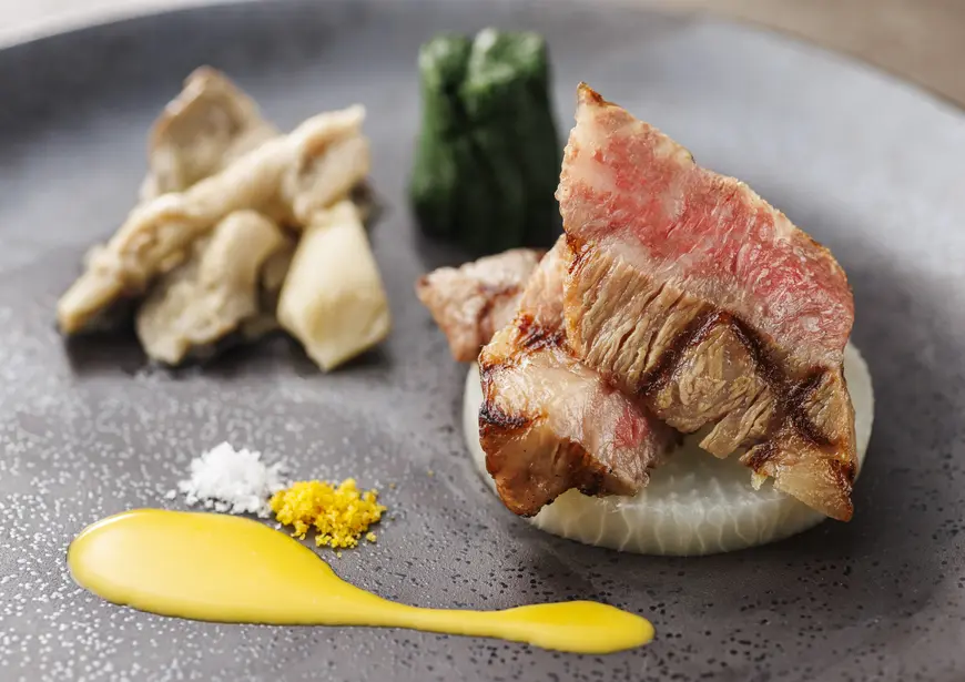 【特製懷石料理套餐】品嚐海山饋贈的特製懷石料理套餐——時令龍蝦與日本黑毛牛肉盛宴——