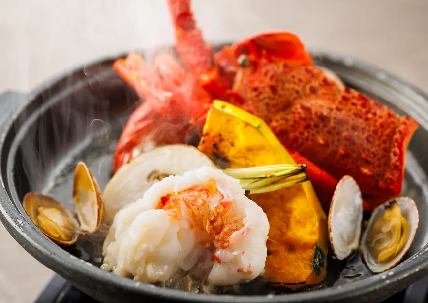 【特製懷石料理套餐】品嚐海山饋贈的特製懷石料理套餐——時令龍蝦與日本黑毛牛肉盛宴——