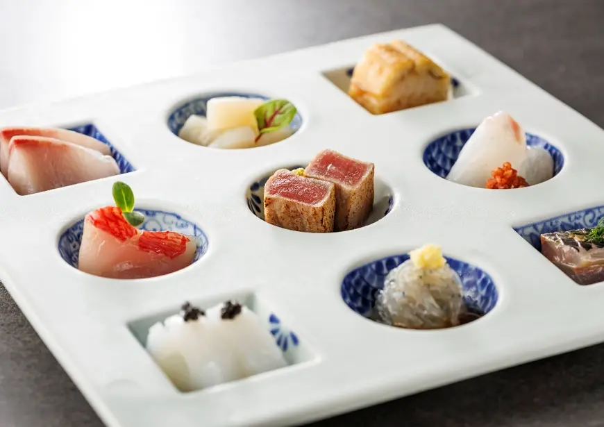 【特別懷石料理套餐】以海洋和山脈的饋贈為特色的特別懷石料理套餐。