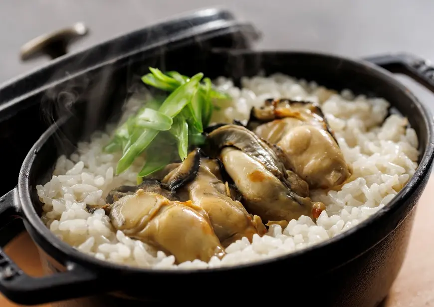【特別懷石料理套餐】以海洋和山脈的饋贈為特色的特別懷石料理套餐。