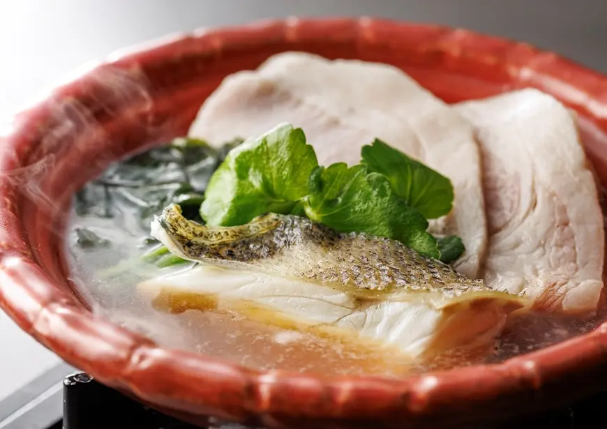 【時令懷石料理套餐】來自靜岡的時令懷石料理套餐，包括人氣紅燒阿爾方西諾羊肉、靜岡豬肉，最後以芥末飯收尾。