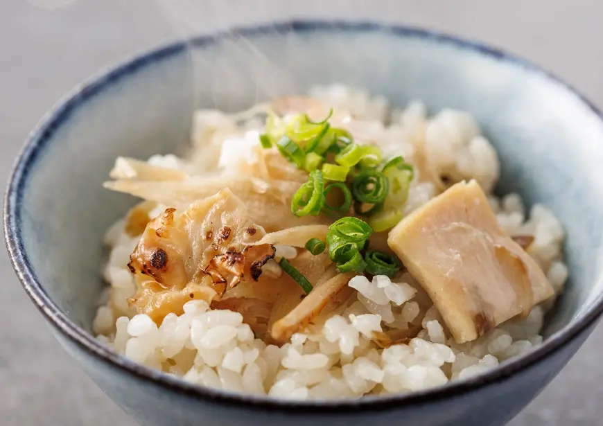 【時令懷石料理套餐】來自靜岡的時令懷石料理套餐，包括人氣紅燒阿爾方西諾羊肉、靜岡豬肉，最後以芥末飯收尾。