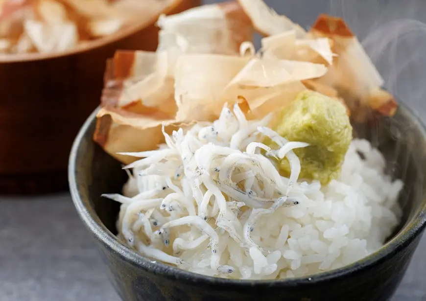 【时令怀石料理套餐】静冈的时令怀石料理套餐，包括人气红烧阿尔方西诺羊肉、鸡肉冬季蔬菜火锅，以及芥末盖饭。