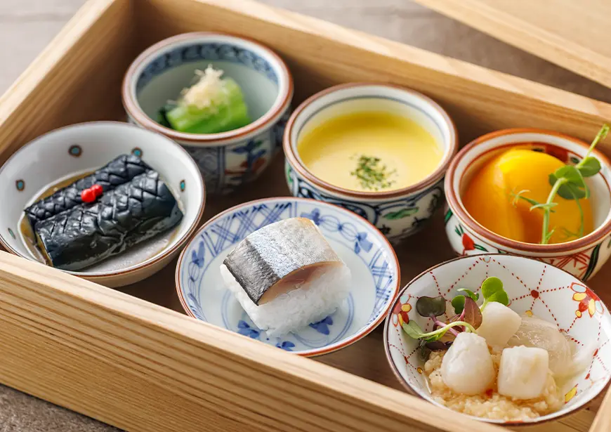 【當地特色懷石料理】以味噌烤國產牛裡肌和金鯛魚飯為特色的當地特色懷石料理。