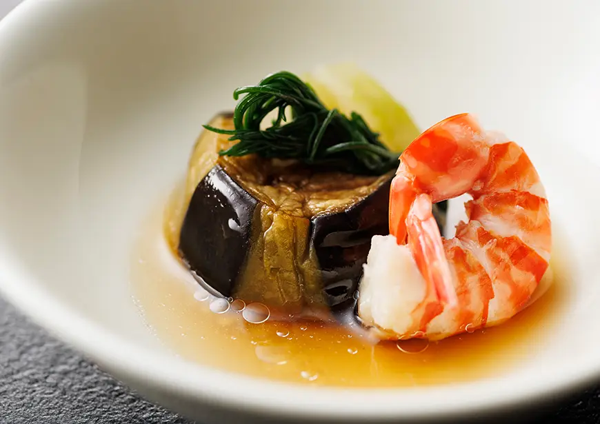 【當地特色懷石料理】以味噌烤國產牛裡肌和金鯛魚飯為特色的當地特色懷石料理。