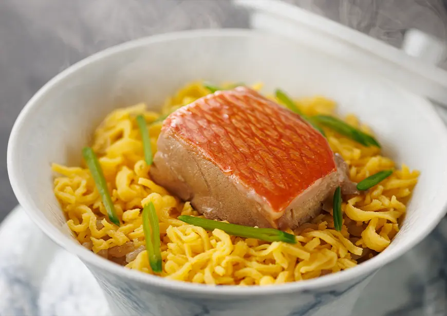 【當地特色懷石料理】以味噌烤國產牛裡肌和金鯛魚飯為特色的當地特色懷石料理。
