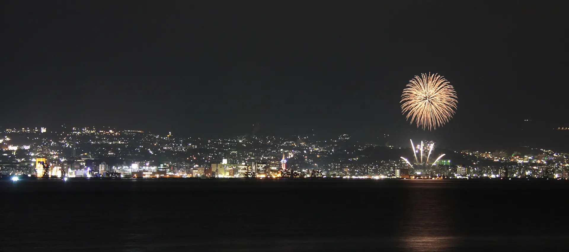 A Christmas fantasia that lights up the winter night sky