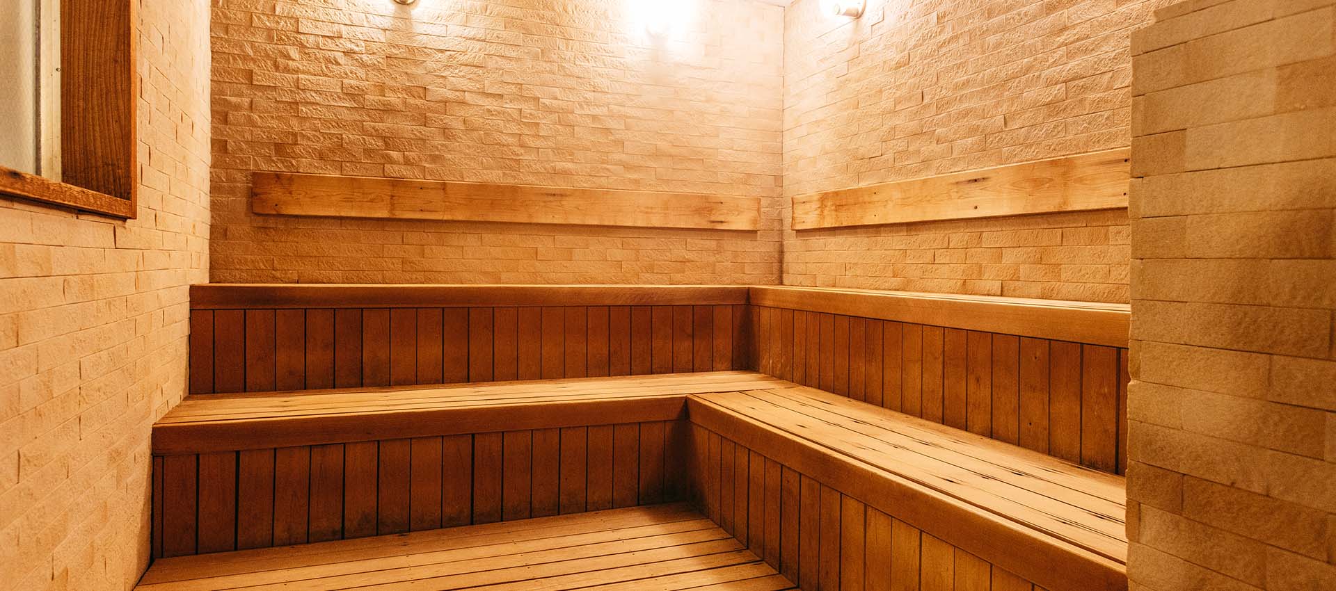 Enjoy a "Toto" experience with a sauna and outdoor air bath.