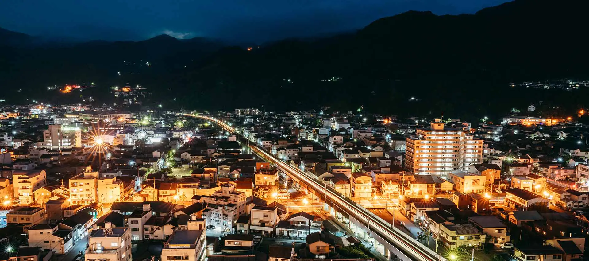 高層階からの夜景やトレインビュー