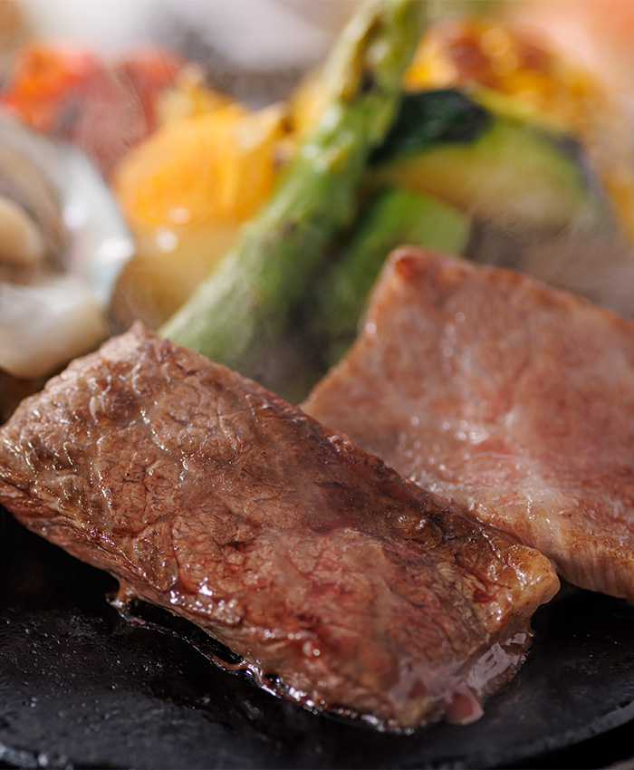 享受鲍鱼和当地品牌牛肉“知多牛肉”的奢华用餐体验