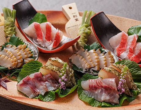 Assortment of four kinds of seasonal fish caught in Izu