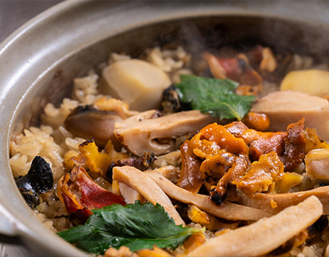 Yamaguchi seafood and autumn flavors cooked in a clay pot