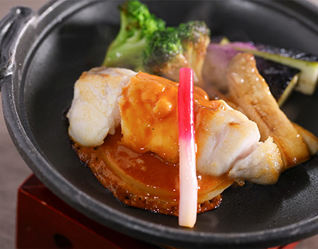 Ibaraki flounder and autumn eggplant grilled on a ceramic plate with sea urchin sauce