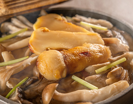 Matsutake and mushroom rice pot