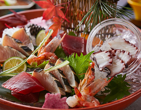 Blessings of the sea and the earth (Awajishima red shrimp with head and legs, grilled Awajishima Island pomfret, Awajishima octopus, and bluefin tuna)