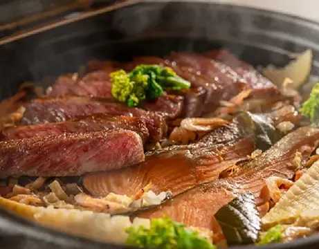 土鍋ご飯 とちぎ和牛サーロイン鍬焼き ヤシオマス桜葉焼