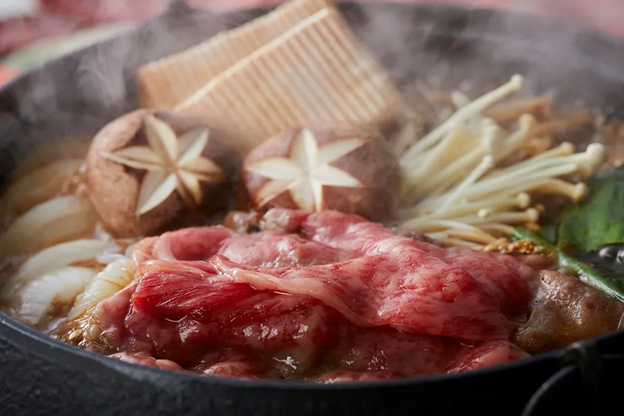 【特別会席】本ずわい蟹(半身)とA5ランク霜降り近江牛のすき焼き