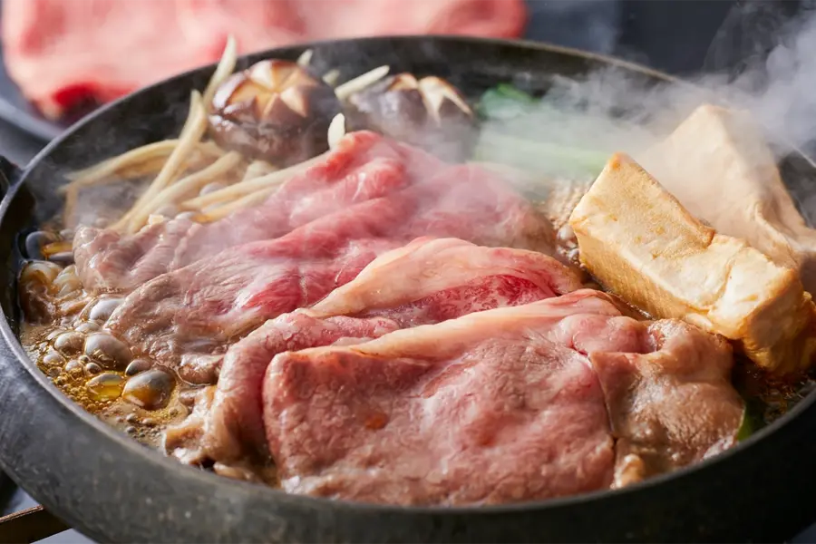 【特製懷石料理】烤鮑魚壽喜燒配A5級大理石紋近江牛肉