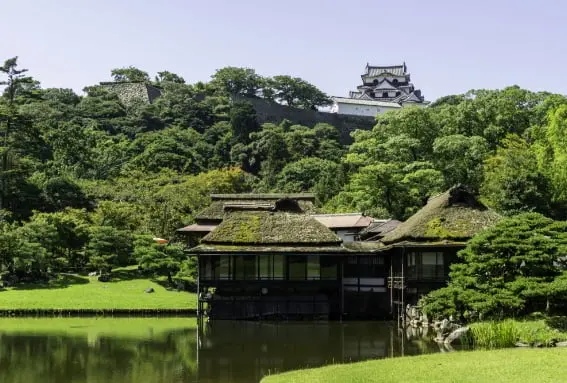 玄宮園（彦根城の北東にある池泉回遊式庭園）