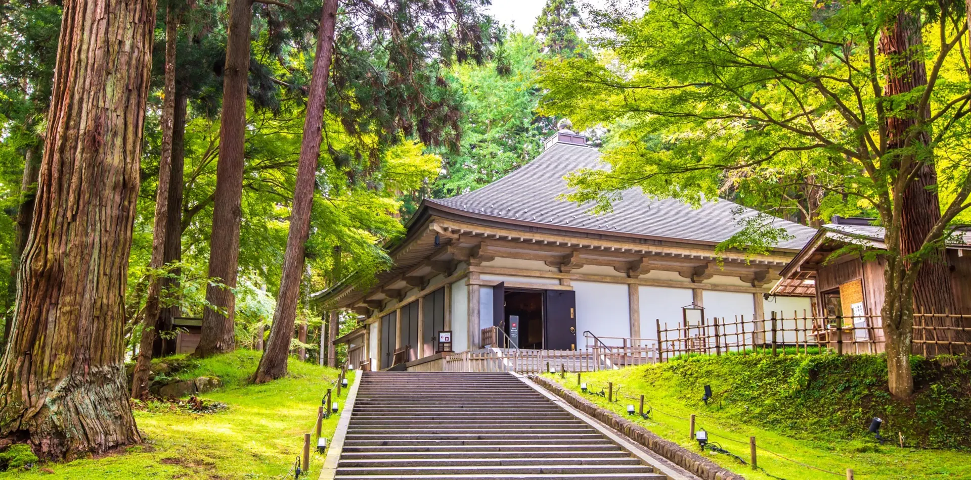 世界遺産・中尊寺までは　車で約20分