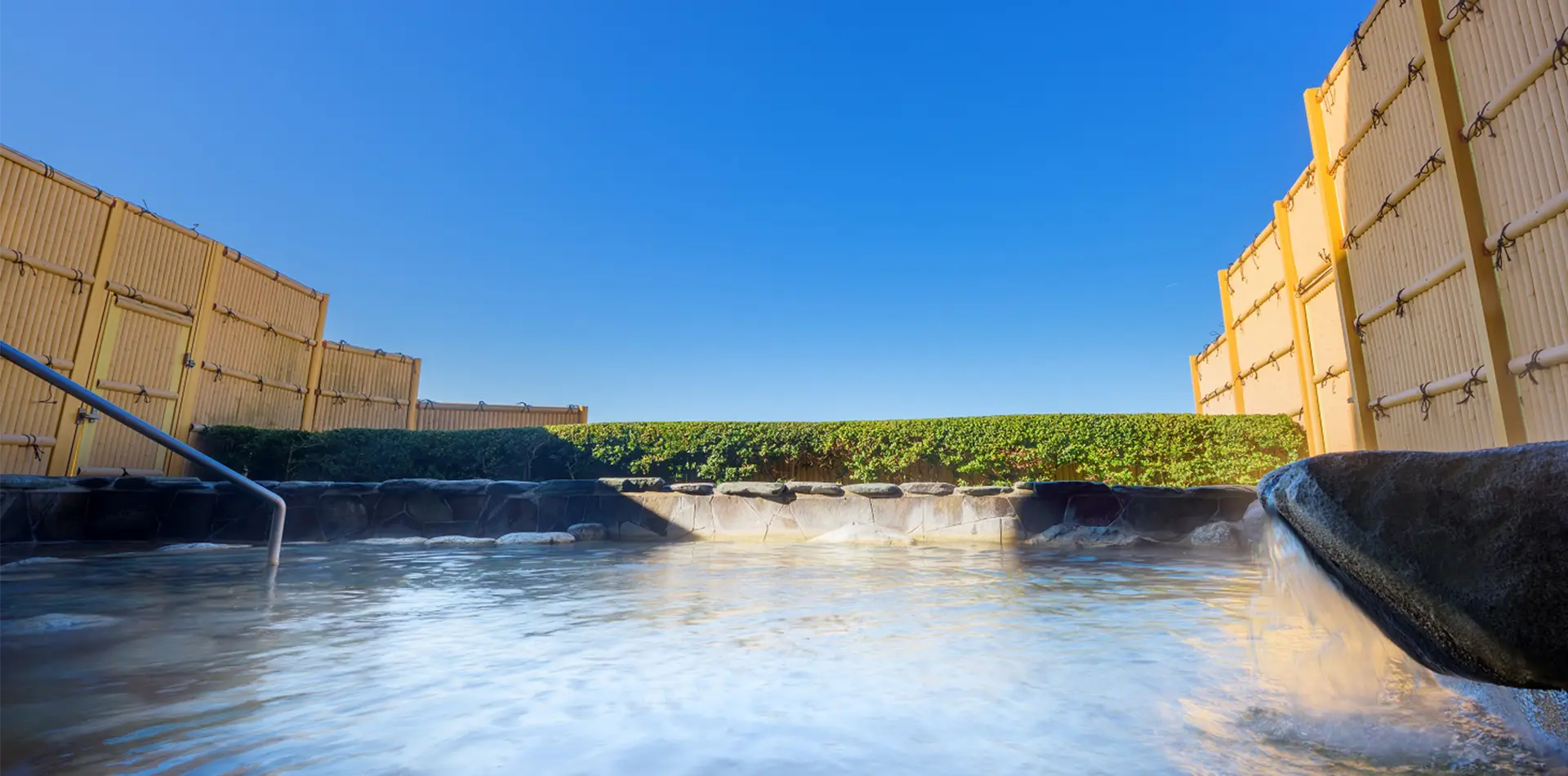 高台で視界も良好　ゆったり寛げる温泉