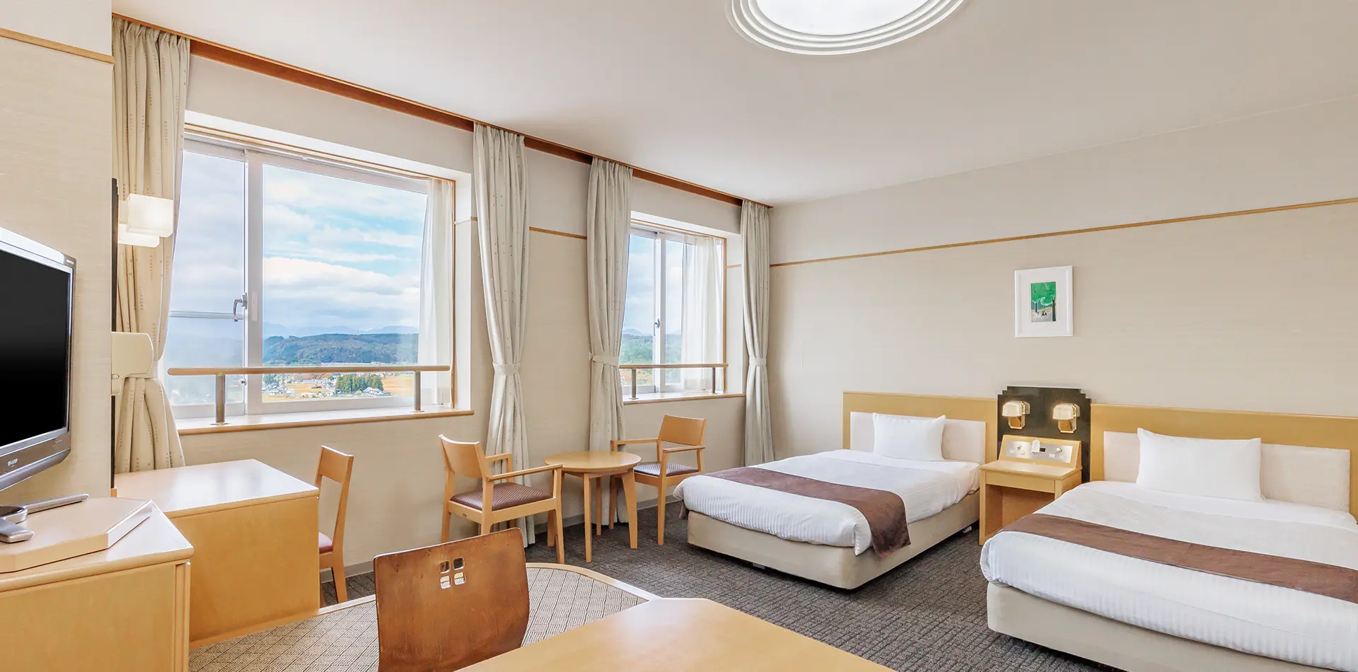 旬の味覚や地元の食材を会席料理で味わう