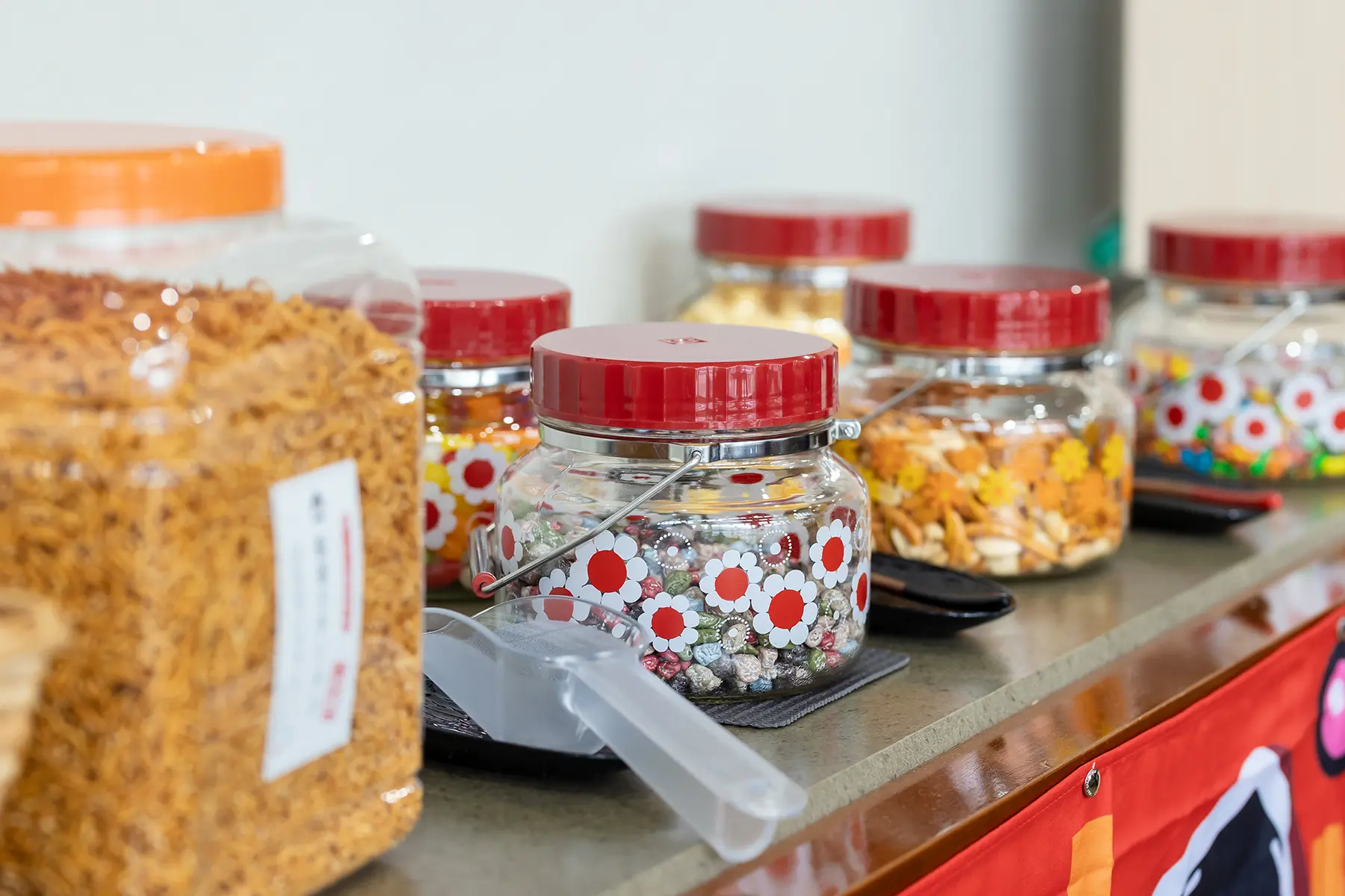 あの頃のスナックが、お酒の相棒に。