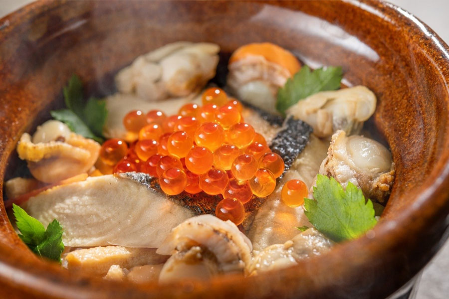 【極み会席】海鮮土鍋ご飯と岩手が誇るブランド牛の食べ比べに舌鼓♪桜鯛など春を味わう旅