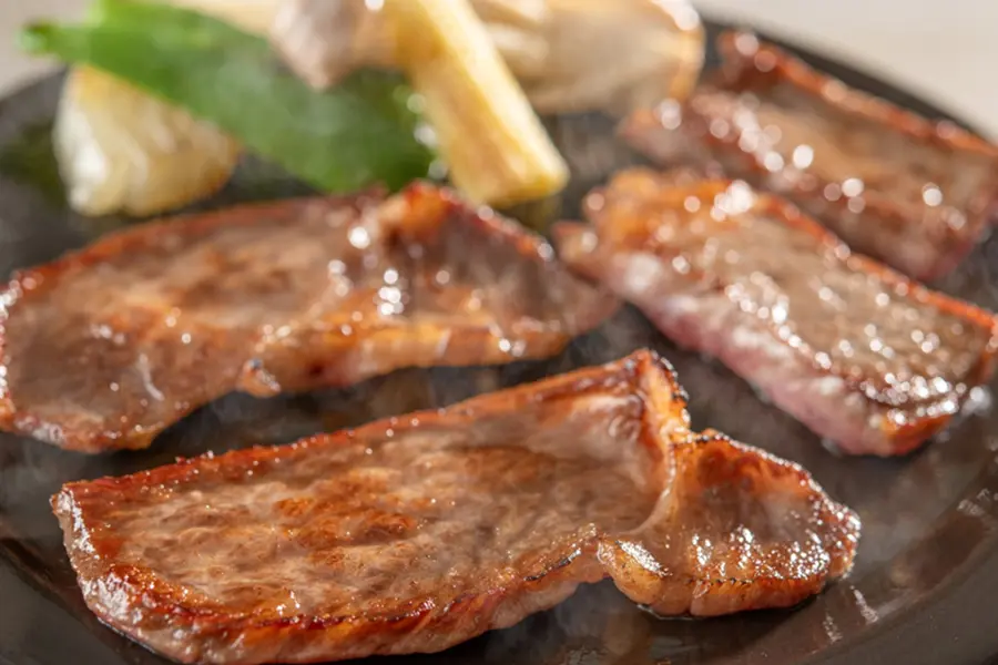 【土地の恵み会席・春】前沢牛・短角牛陶板焼とアサリ釜飯など旬の岩手の味を満喫