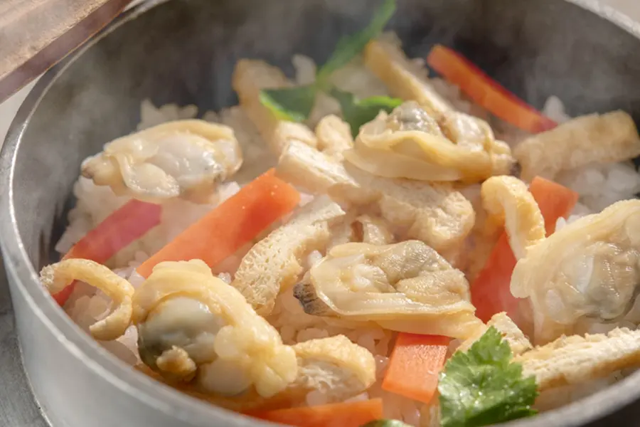 【土地の恵み会席・春】前沢牛・短角牛陶板焼とアサリ釜飯など旬の岩手の味を満喫