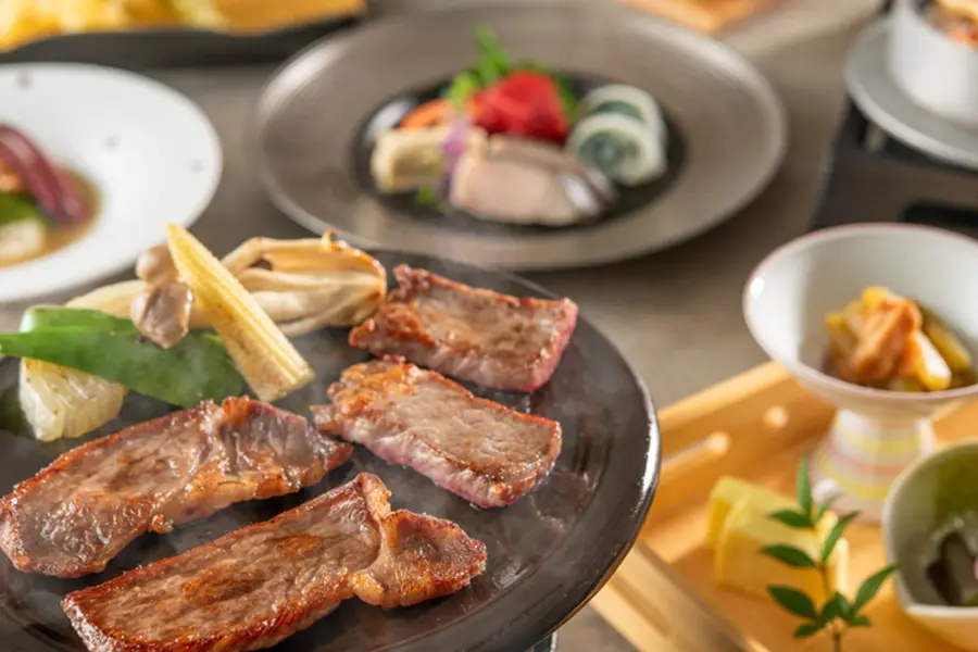 【土地の恵み会席・春】前沢牛・短角牛陶板焼とアサリ釜飯など旬の岩手の味を満喫