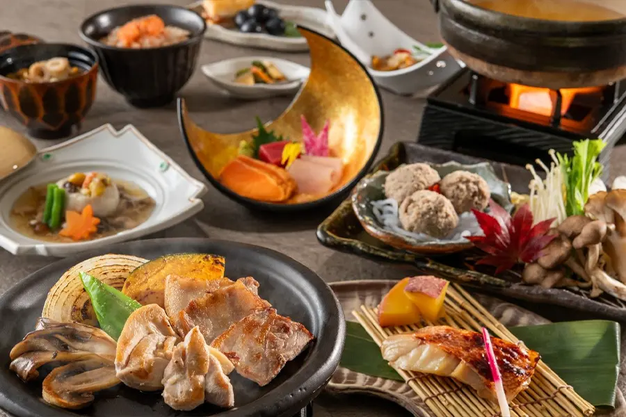 【季節の会席】秋刀魚つみれ鍋といわいどり＆白金豚！海と山の秋の味わい