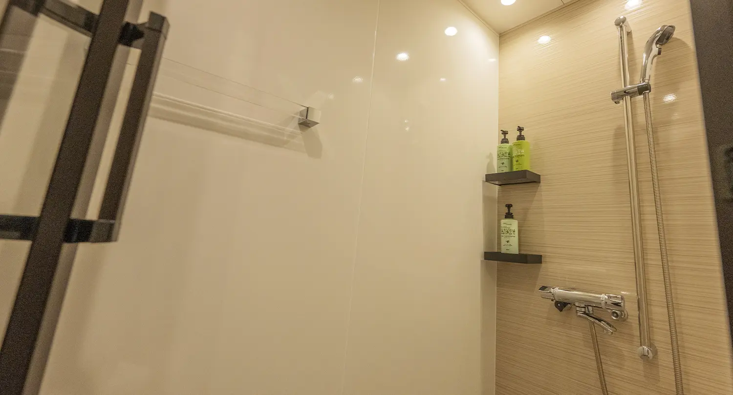 和洋室（シャワーブース付）