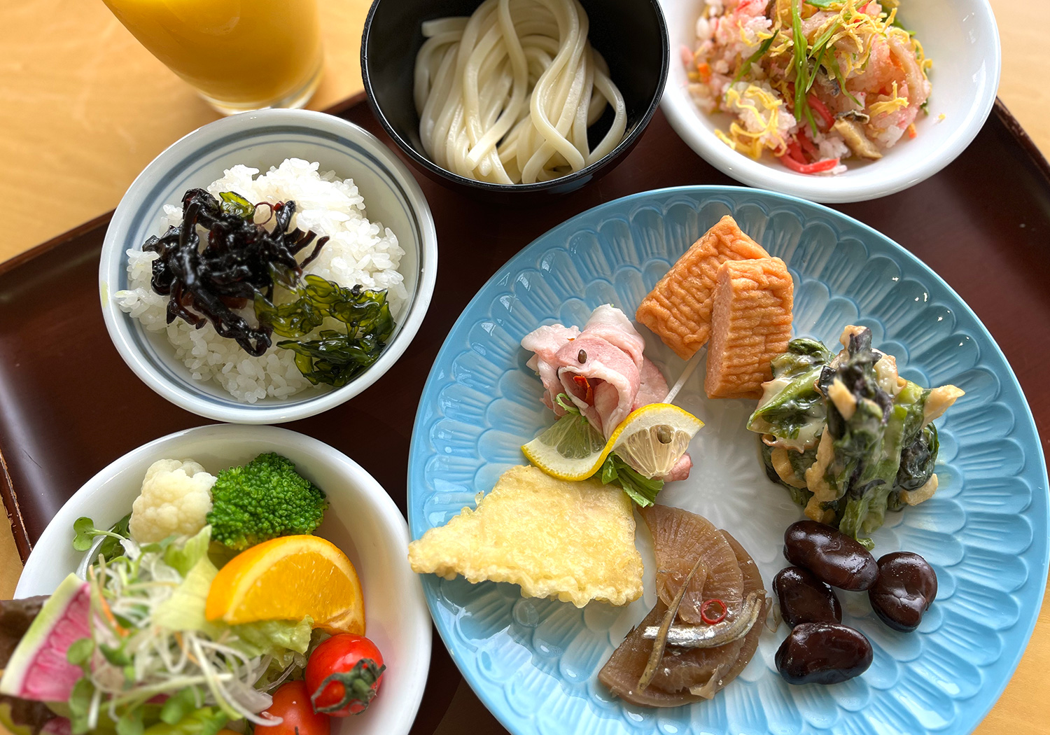 香川の郷土料理や名産が味わえる朝食