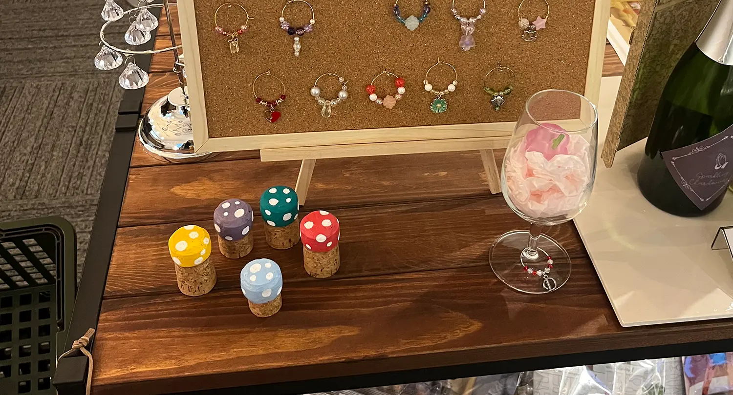 「湯浅ワイナリー」で試飲体験とマイラベル作り