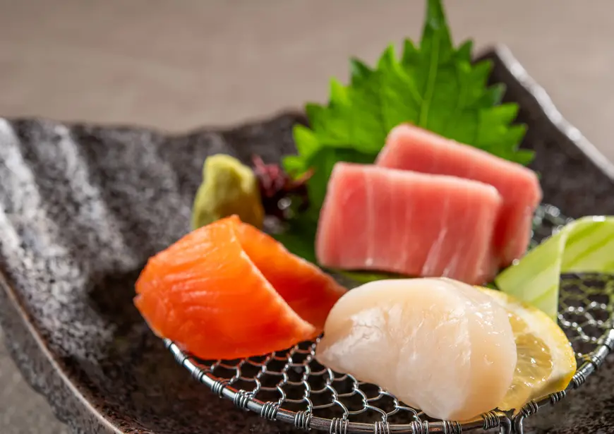 [Local Delights Kaiseki] A kaiseki meal featuring seasonal ingredients, including A5-grade Tochigi Wagyu beef, presented in a colorful array of dishes.