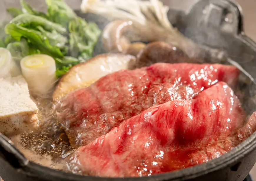 [Local Delights Kaiseki] A kaiseki meal featuring seasonal ingredients, including A5-grade Tochigi Wagyu beef, presented in a colorful array of dishes.