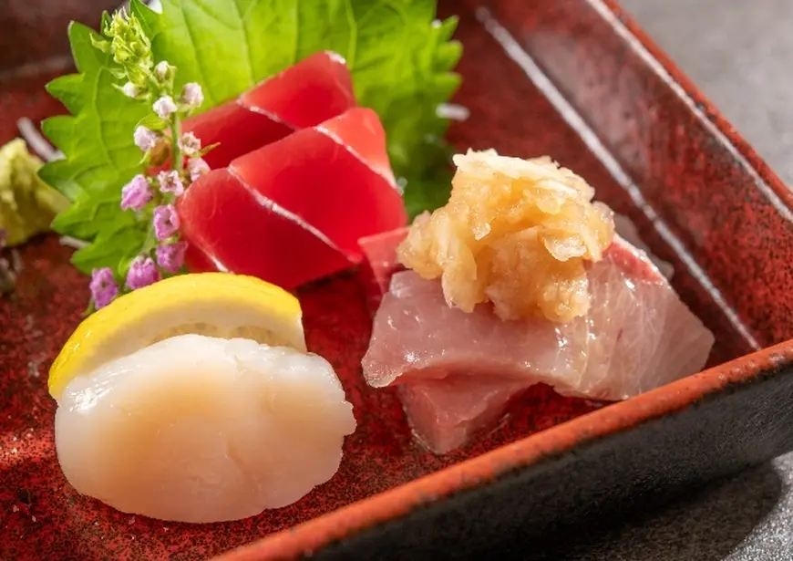[Seasonal Kaiseki Course] A colorful seasonal kaiseki course featuring Ikkoku Yashu chicken sukiyaki as the main dish.