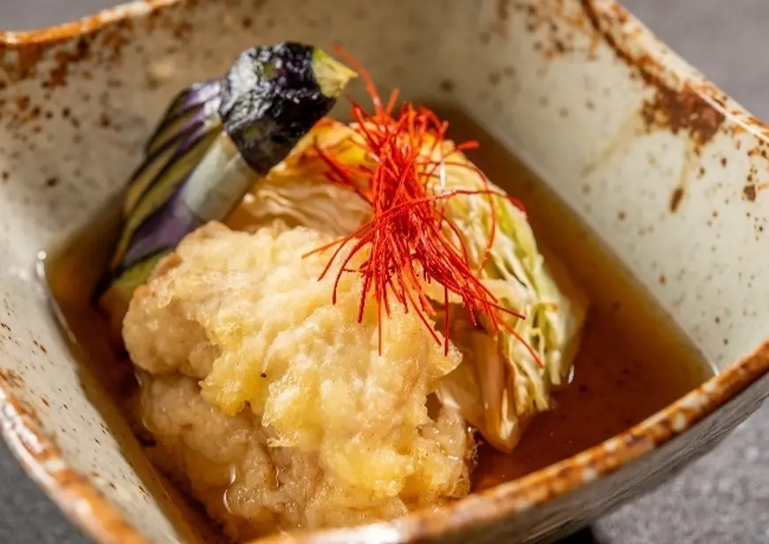 [Seasonal Kaiseki Course] A colorful seasonal kaiseki course featuring Ikkoku Yashu chicken sukiyaki as the main dish.
