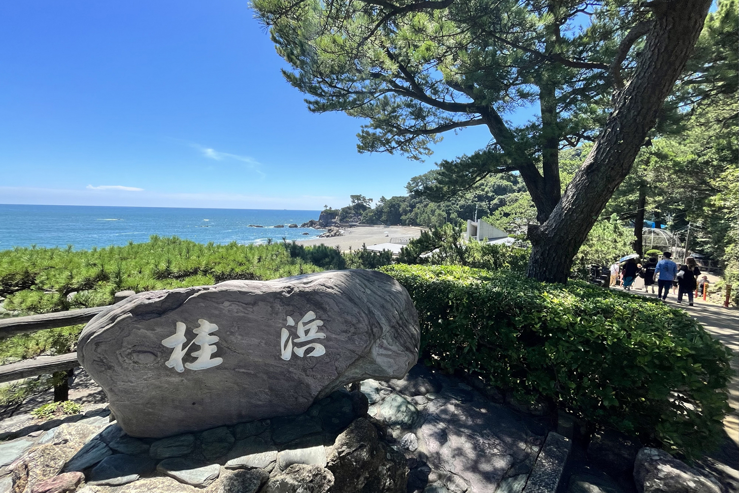 桂浜公園、海のテラスでショッピング